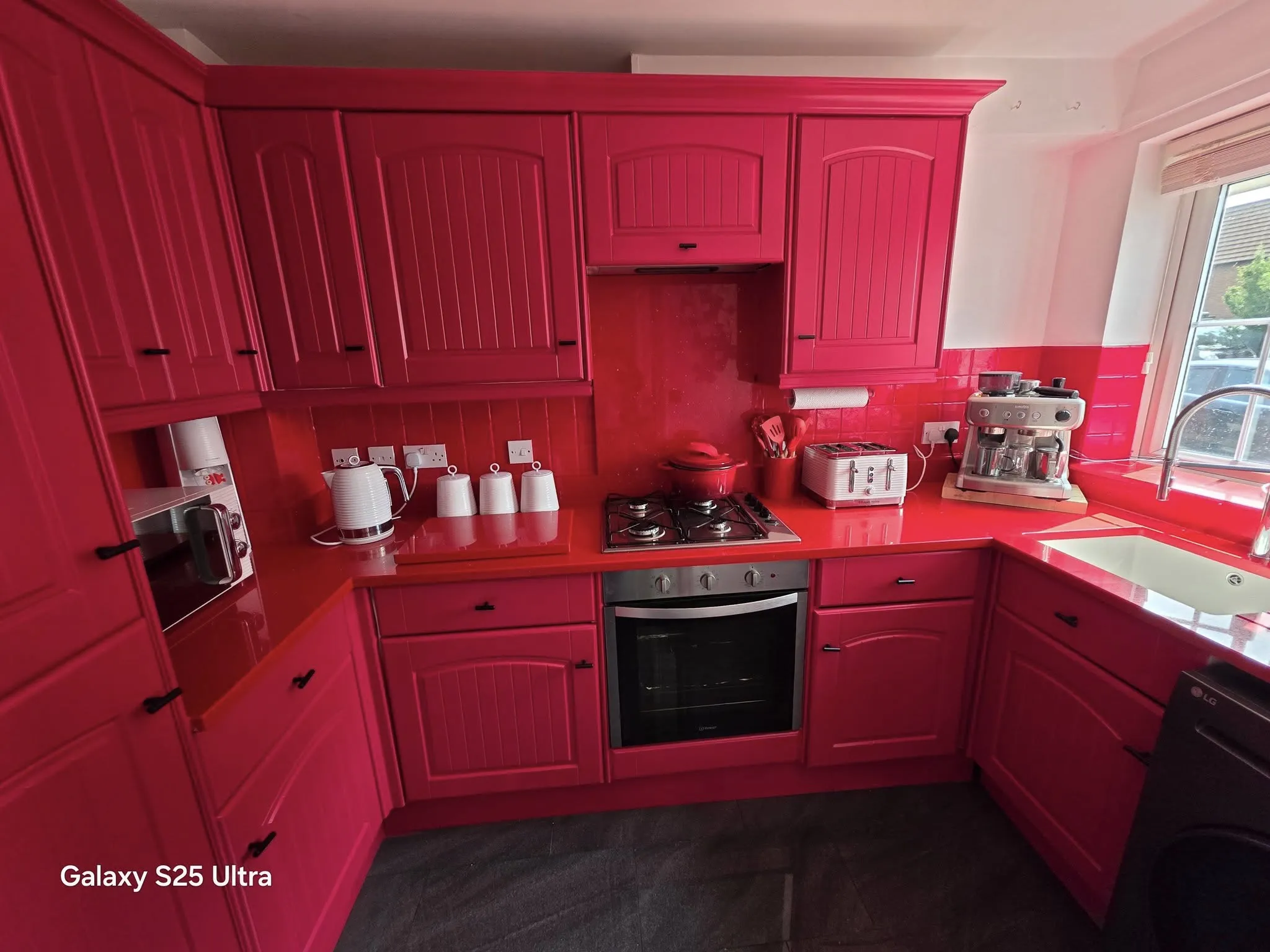 High-Gloss Pink Finish